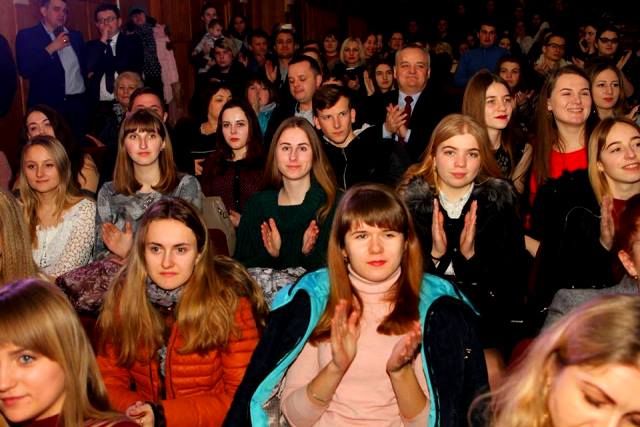 Зал палко вболівав за учасників